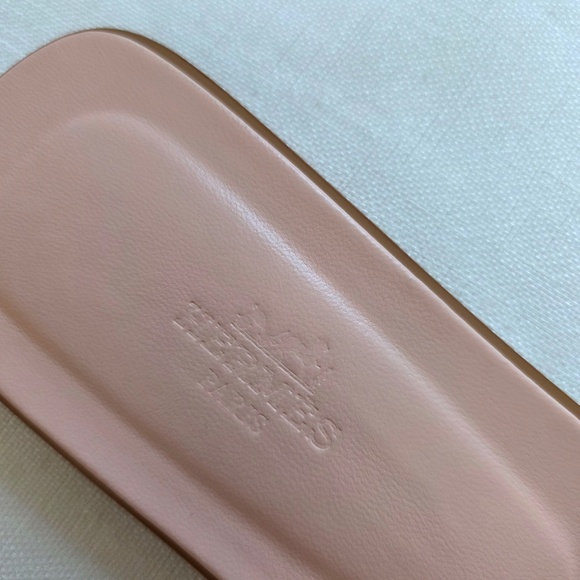 Hermes Oran sandals in soft pink - Picture 2 of 5